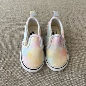 Vans toddler sneakers size 5- never worn!